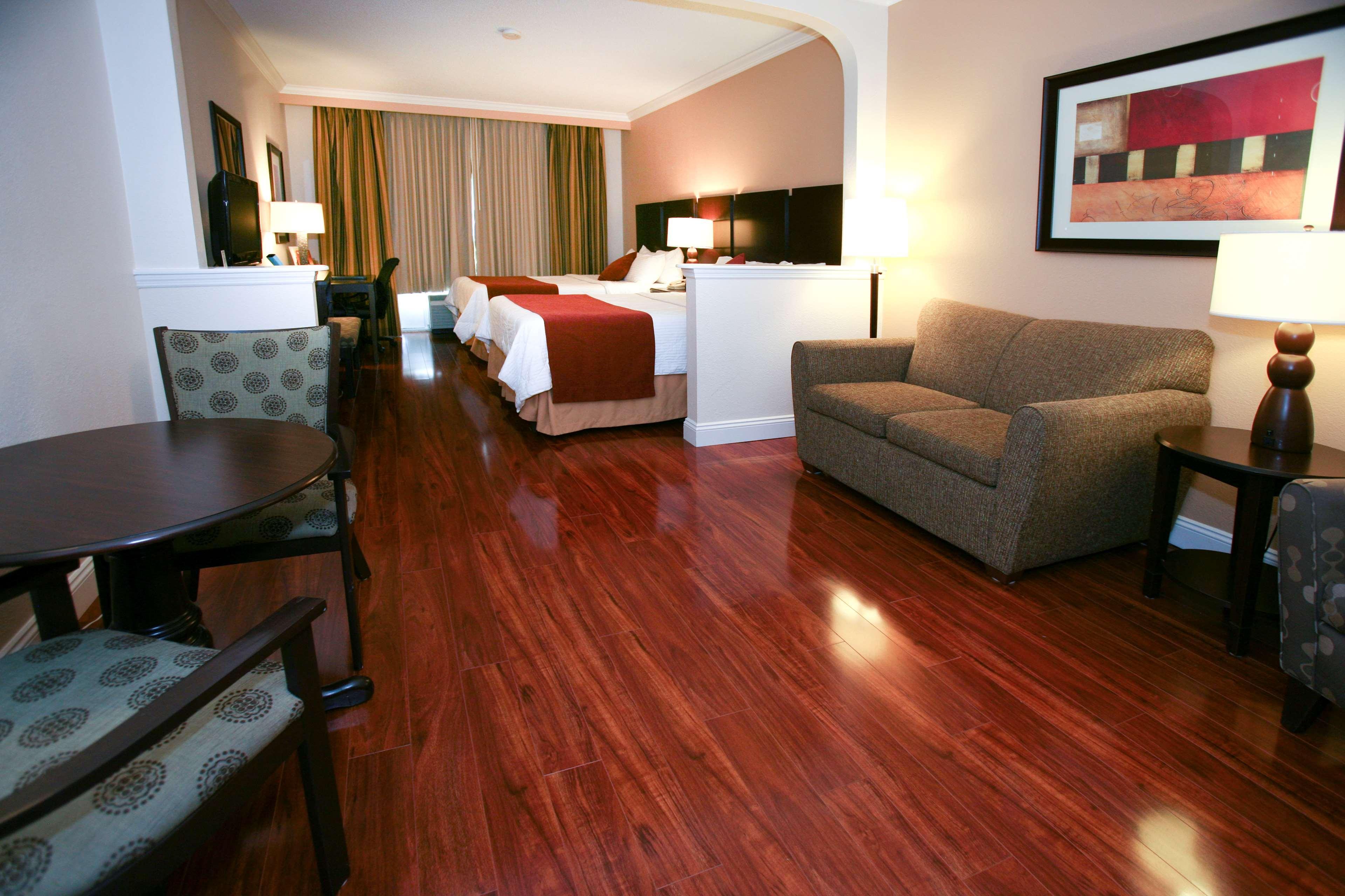 เบสต์ เวสเทิร์น พลัส แอมบาสซาเดอร์ สวีท เวนิส Hotel Venice Gardens ภายนอก รูปภาพ